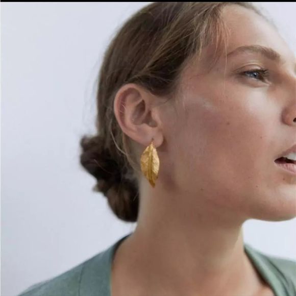 Zara Jewelry - Nwot Zara metal gold leaf earrings